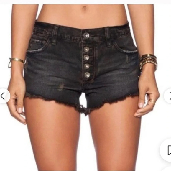 Free people shark bite denim slouchy cut off denim runaway shorts size 26 micro - Picture 11 of 13
